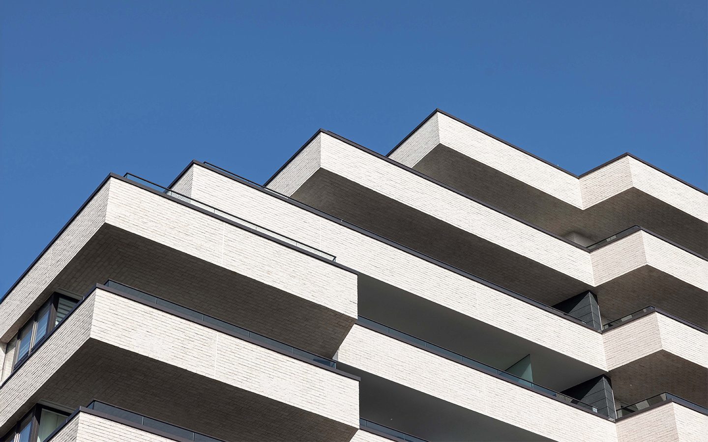 Tate Resi – top w sky