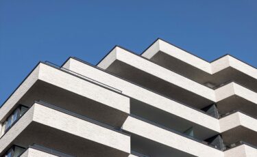 Tate Resi – top w sky