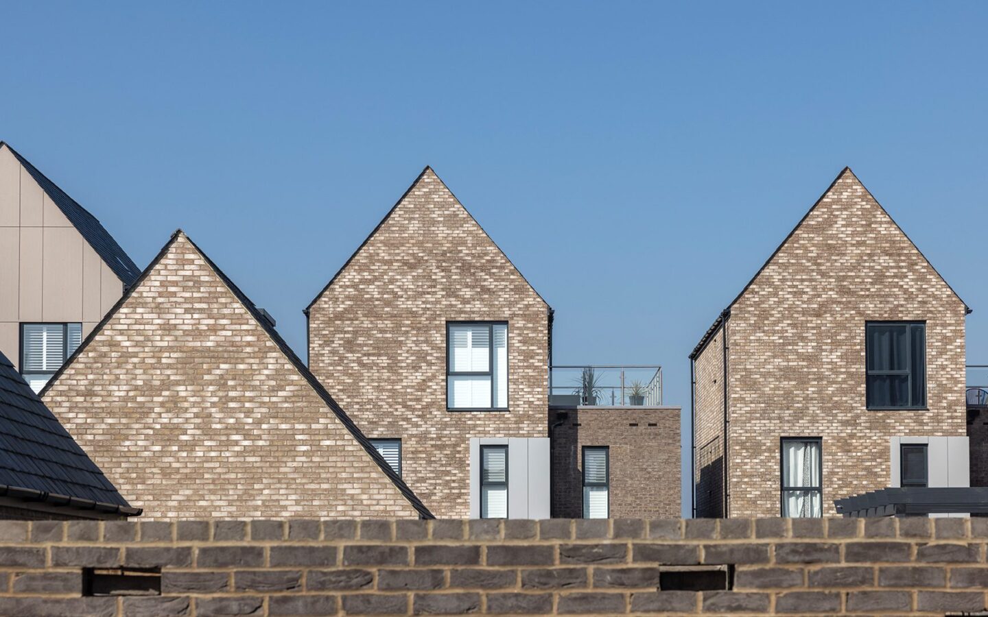 Macauley Place – houses with wall