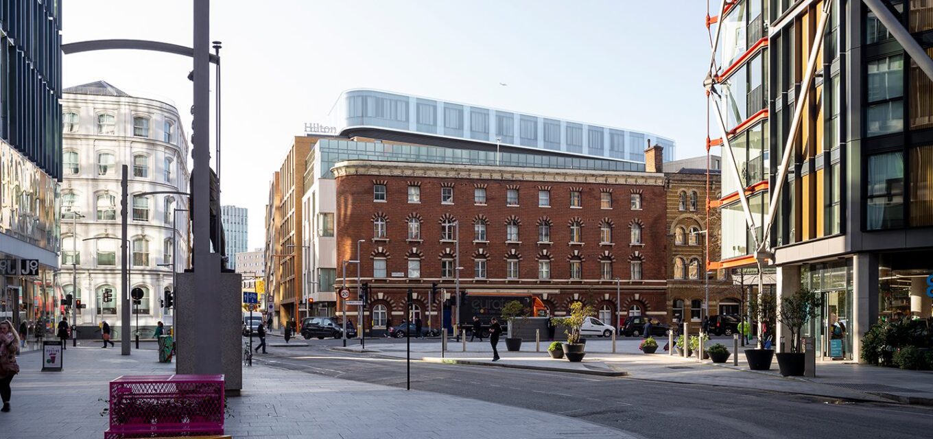 Hilton Hotel – floating element