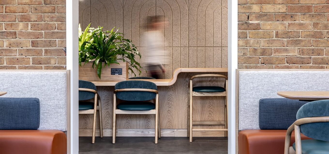 6270B_Bankside House – large table